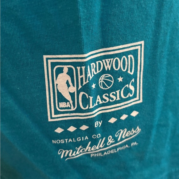 NWT Hardwood Classics Vancouver Grizzlies T - Picture 2 of 3